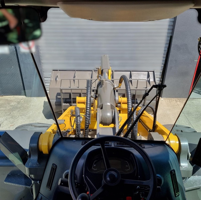 AL958FR 18 Tonne Wheel Loaders image 16