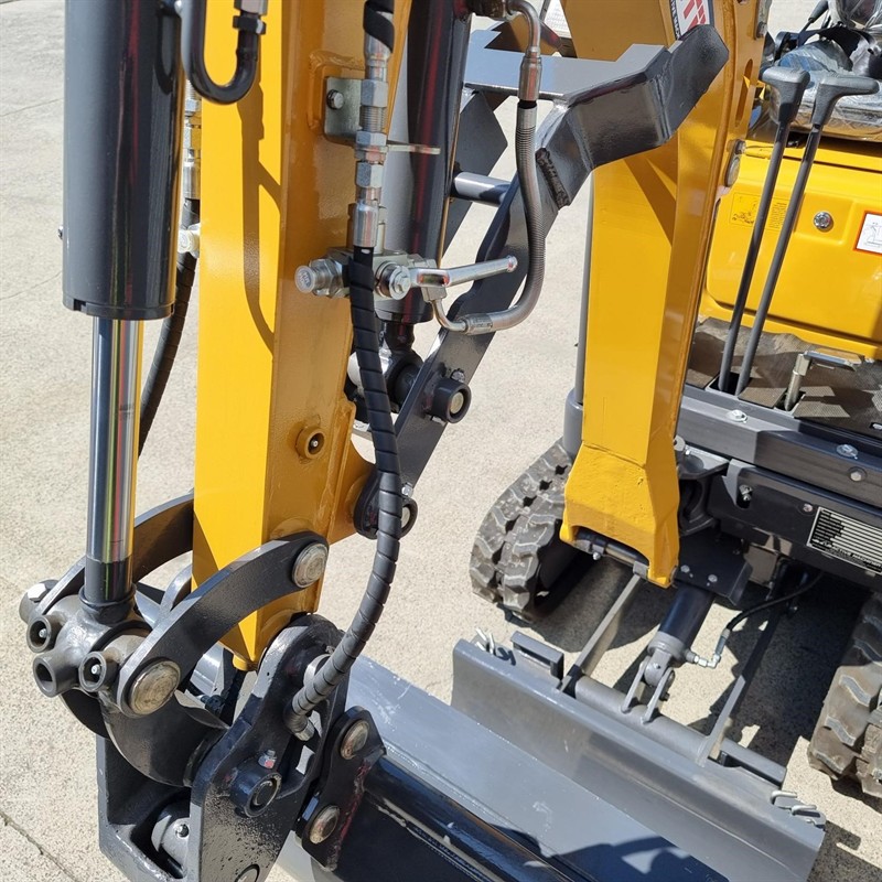 AE12UE-I 1.2 Tonne Excavators image 26