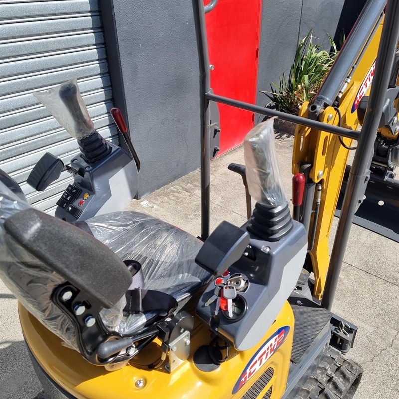 AE12UE-I 1.2 Tonne Excavators image 29