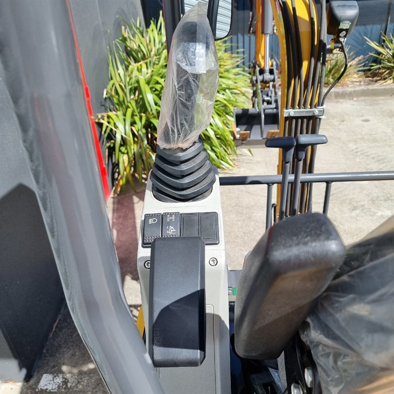 AE15UE-I 1.49 Tonne Excavators image 6