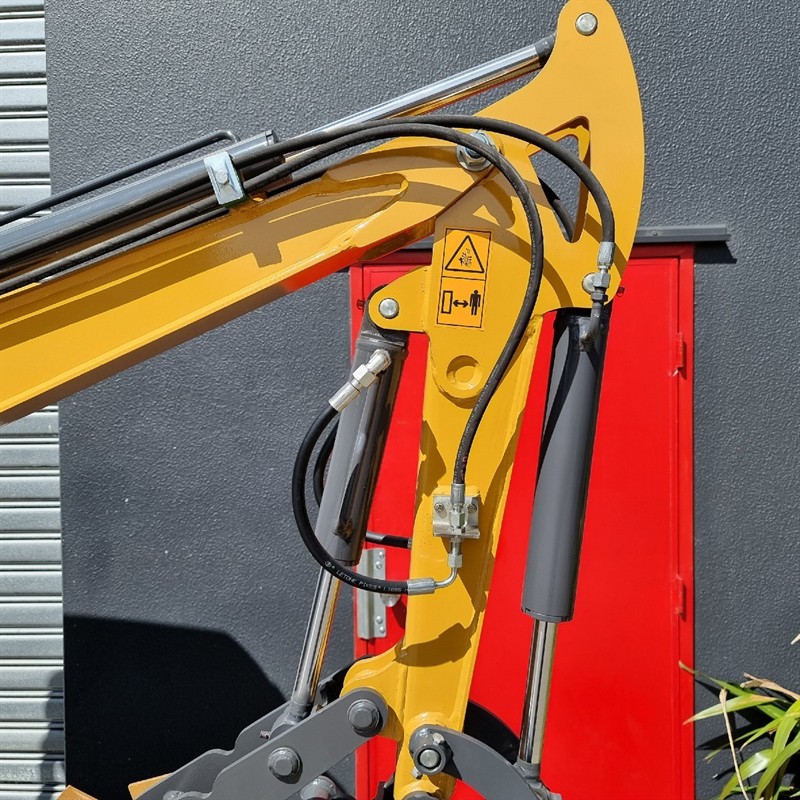 AE15UE-I 1.49 Tonne Excavators image 8