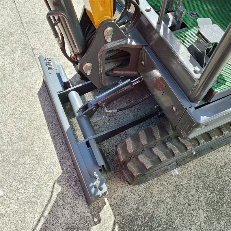 AE15UE-I 1.49 Tonne Excavators image 15