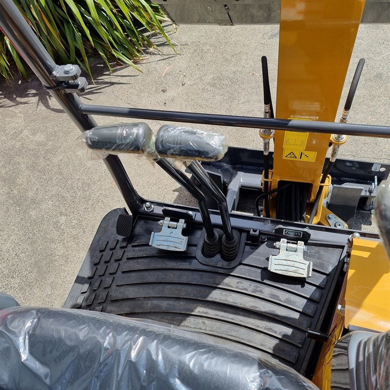 AE16UE-I 1.55 Tonne Excavators image 18