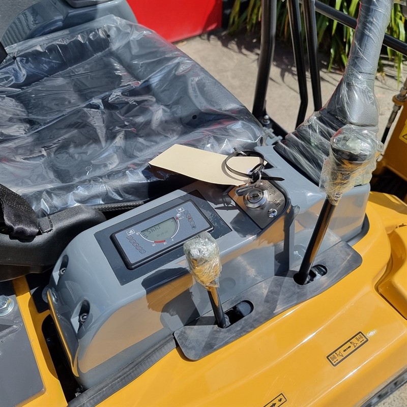 AE16UE-I 1.55 Tonne Excavators image 20