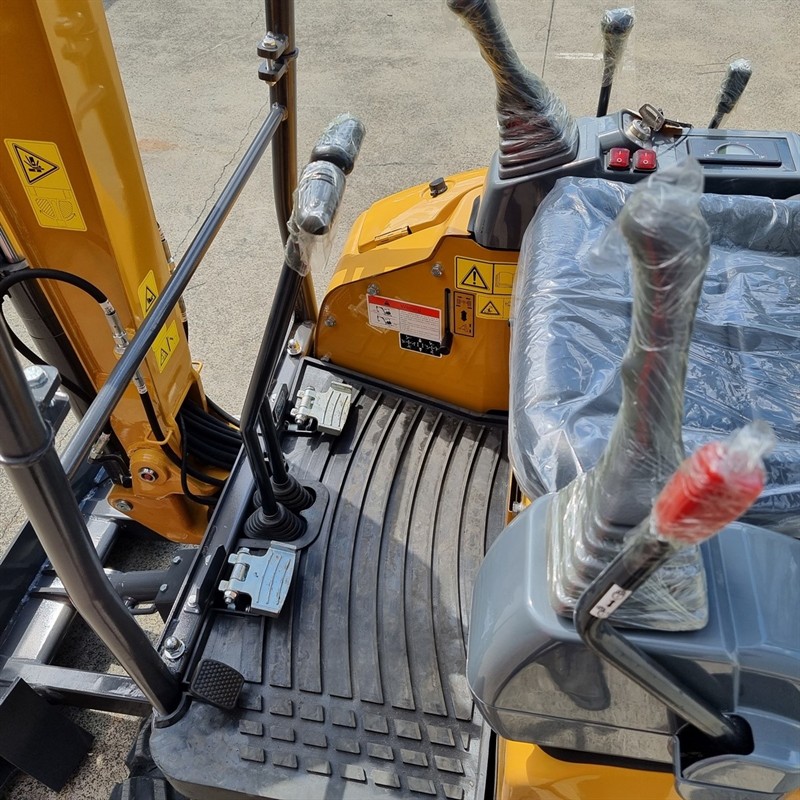 AE16UE-I 1.55 Tonne Excavators image 22