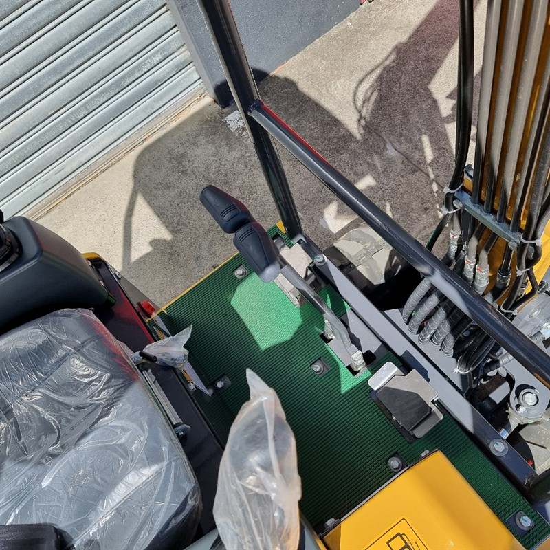 AE18SE-I 1.89 Tonne Excavators image 5