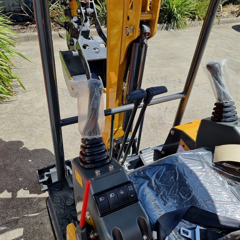 AE20UE-I 2.0 Tonne Excavators image 10