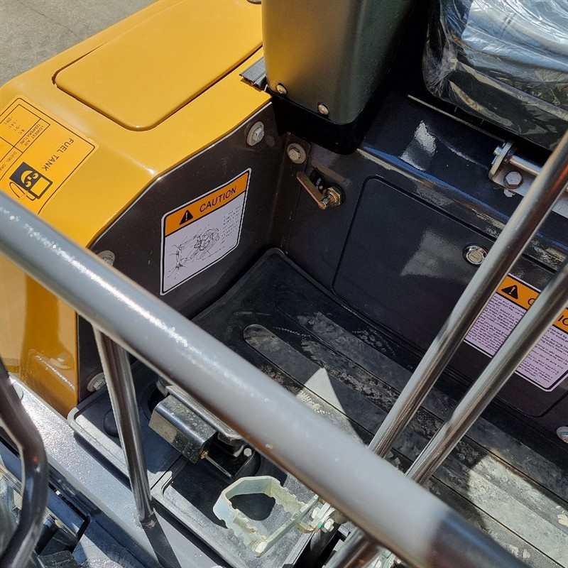 AE20UE-I 2.0 Tonne Excavators image 12