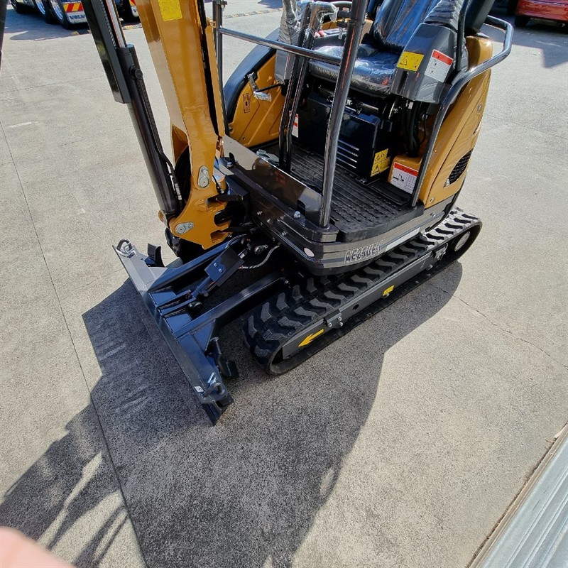 AE25UE-I 2.34 Tonne Excavators image 17