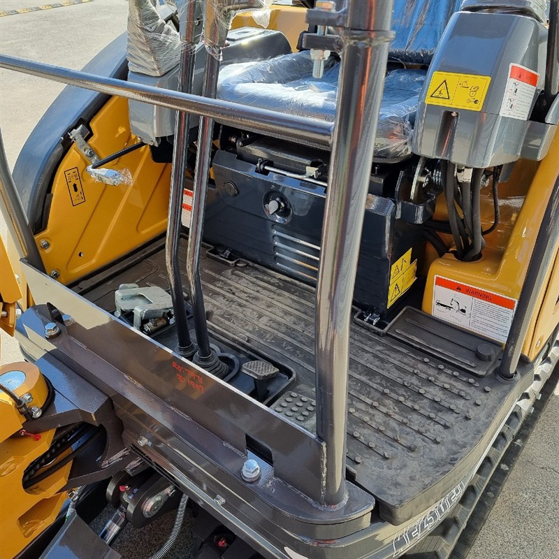 AE25UE-I 2.34 Tonne Excavators image 21