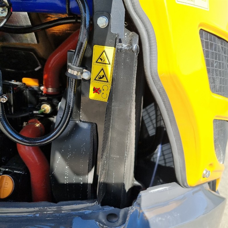 AE25UE-I 2.34 Tonne Excavators image 32