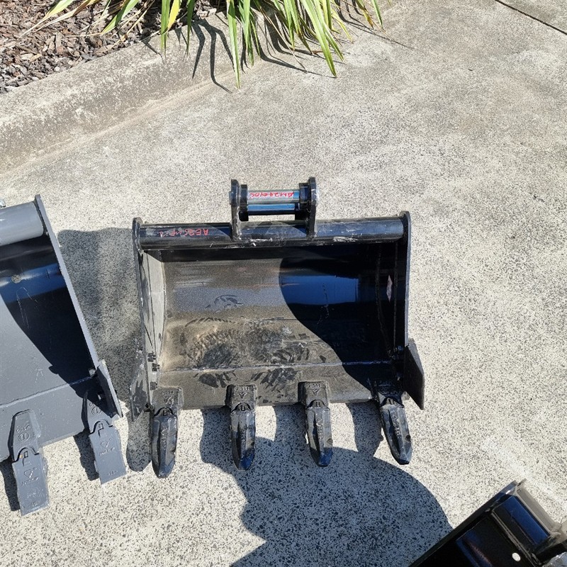 AE25UE-I 2.34 Tonne Excavators image 40