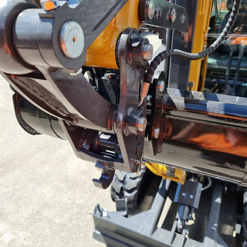 AE25UE-II 2.4 Tonne Excavators image 6