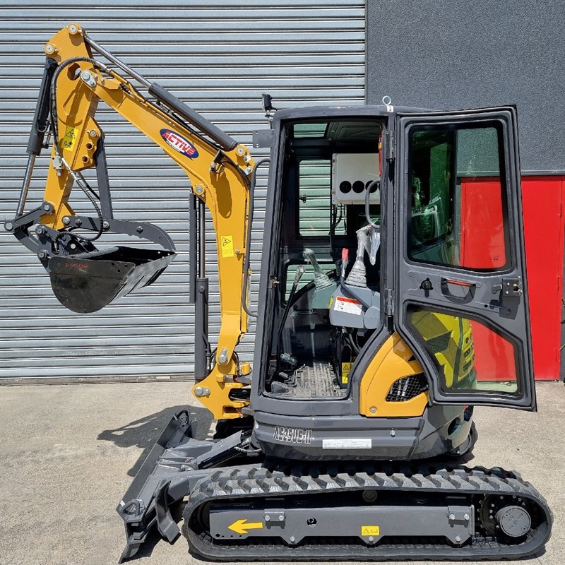 AE25UE-II 2.4 Tonne Excavators image 22