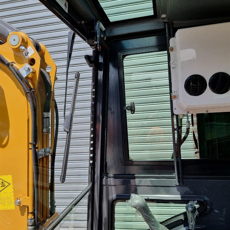 AE25UE-II 2.4 Tonne Excavators image 26