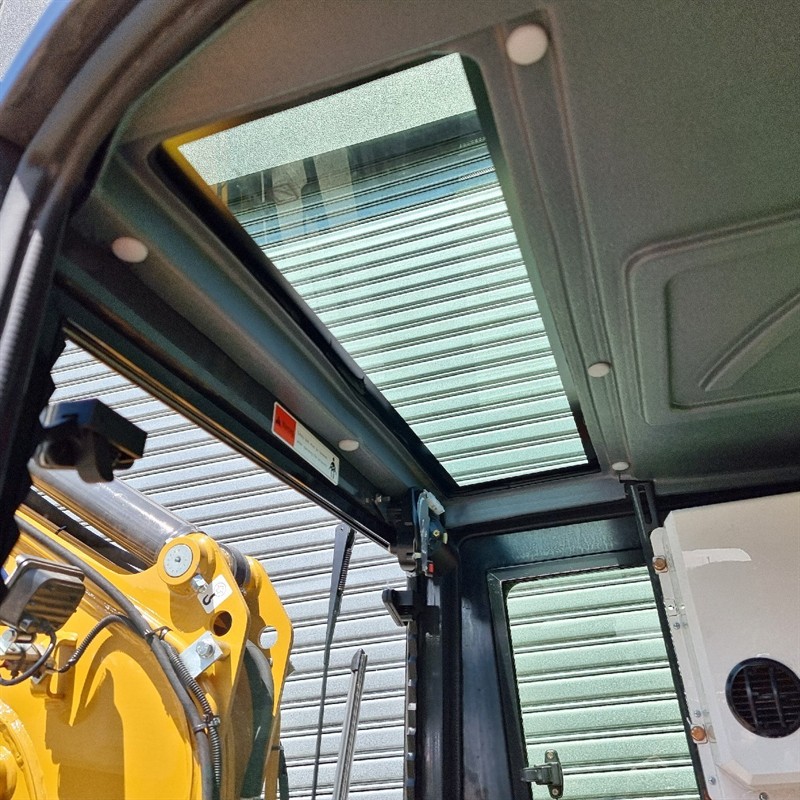 AE25UE-II 2.4 Tonne Excavators image 27