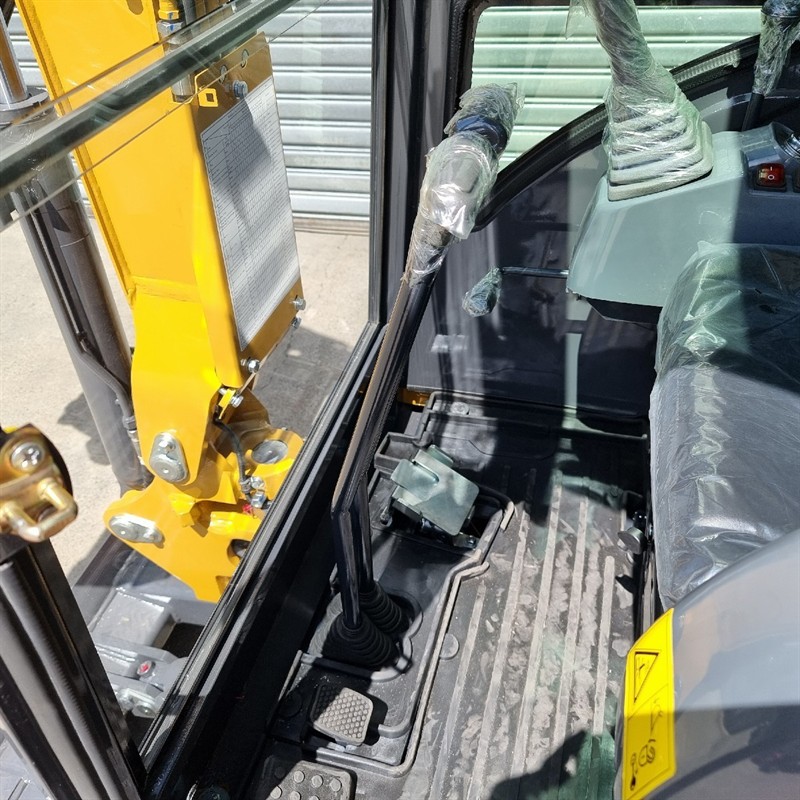 AE25UE-II 2.4 Tonne Excavators image 29