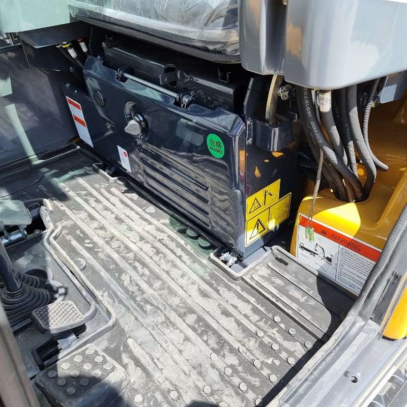 AE25UE-II 2.4 Tonne Excavators image 31