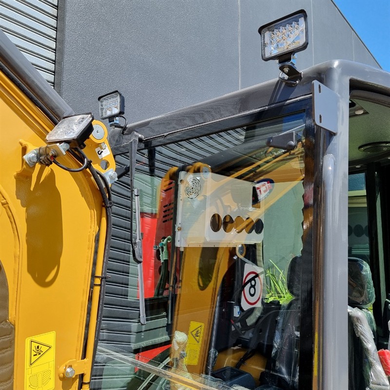 AE25UE-II 2.4 Tonne Excavators image 32