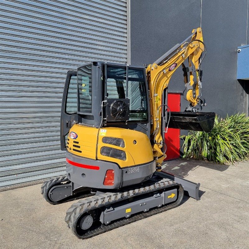 AE35UE-II 3.51 Tonne Excavators image 3
