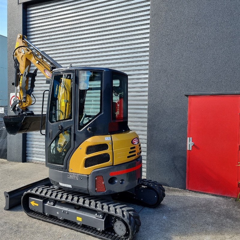 AE35UE-II 3.51 Tonne Excavators image 26