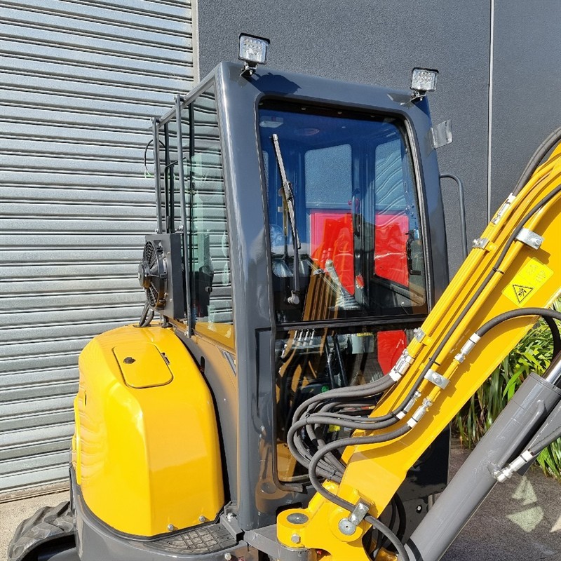 AE35UE-II 3.51 Tonne Excavators image 32