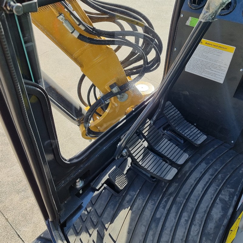 AE35UE-II 3.51 Tonne Excavators image 36