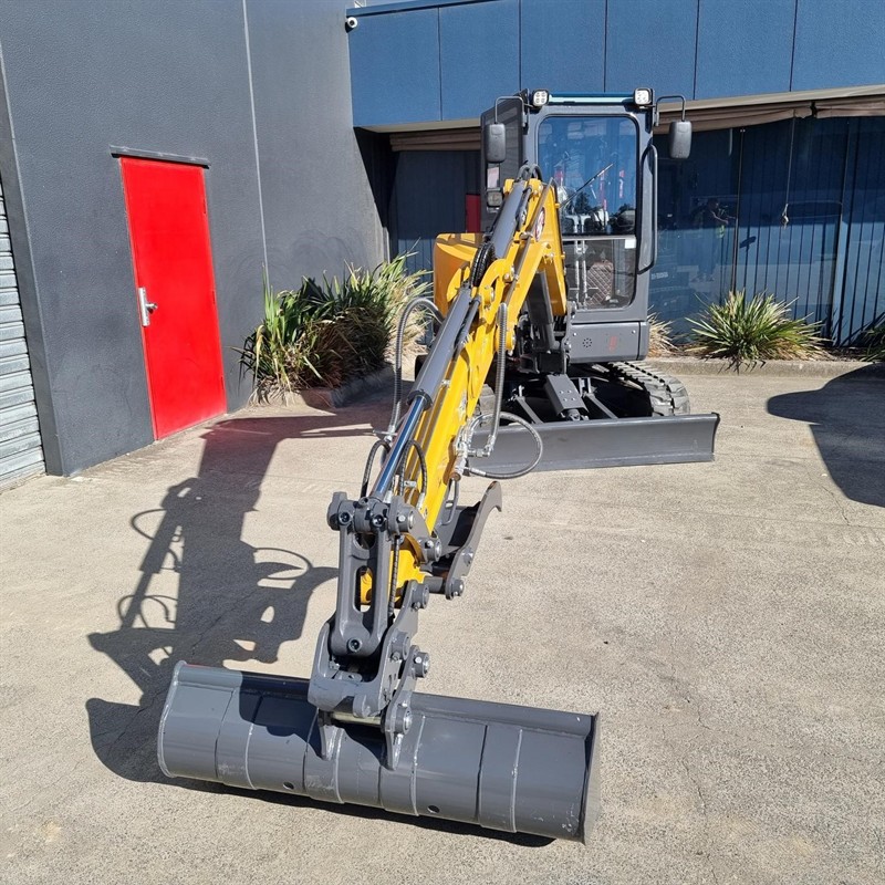 AE40UE-IIS 3.95 Tonne Excavators image 8