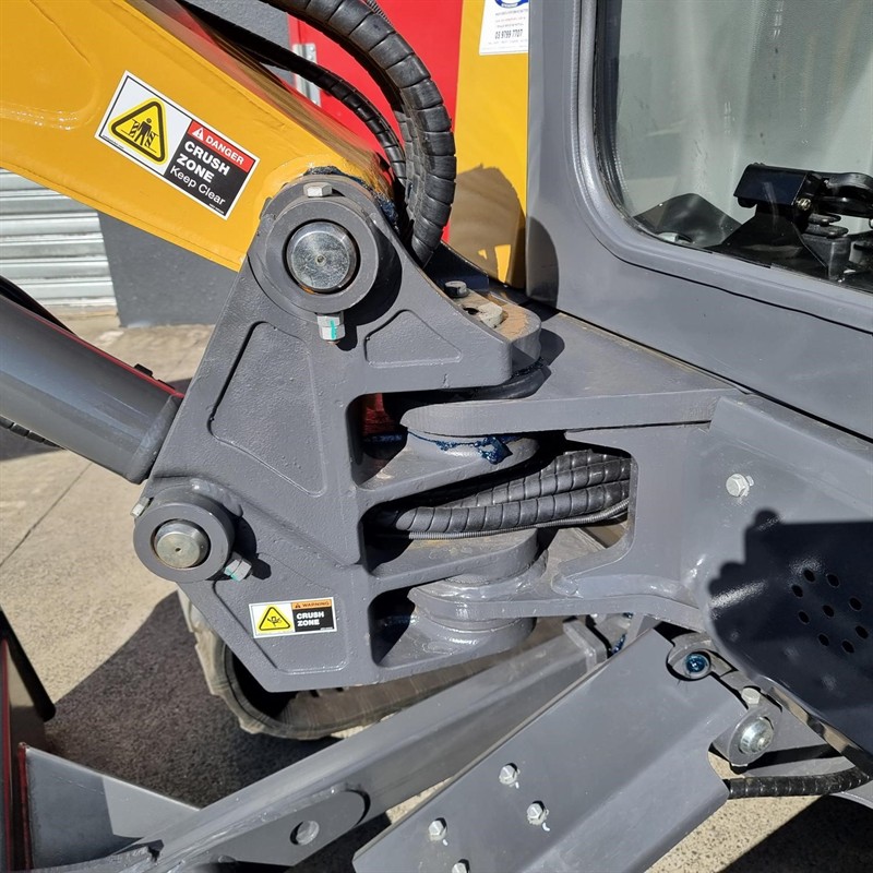 AE40UE-IIS 3.95 Tonne Excavators image 30