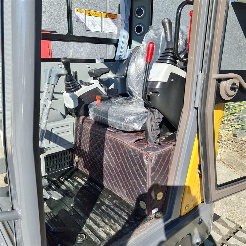 AE40UE-IIS 3.95 Tonne Excavators image 32