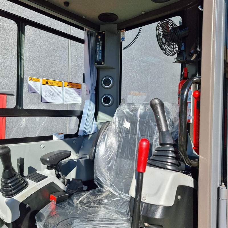 AE40UE-IIS 3.95 Tonne Excavators image 33