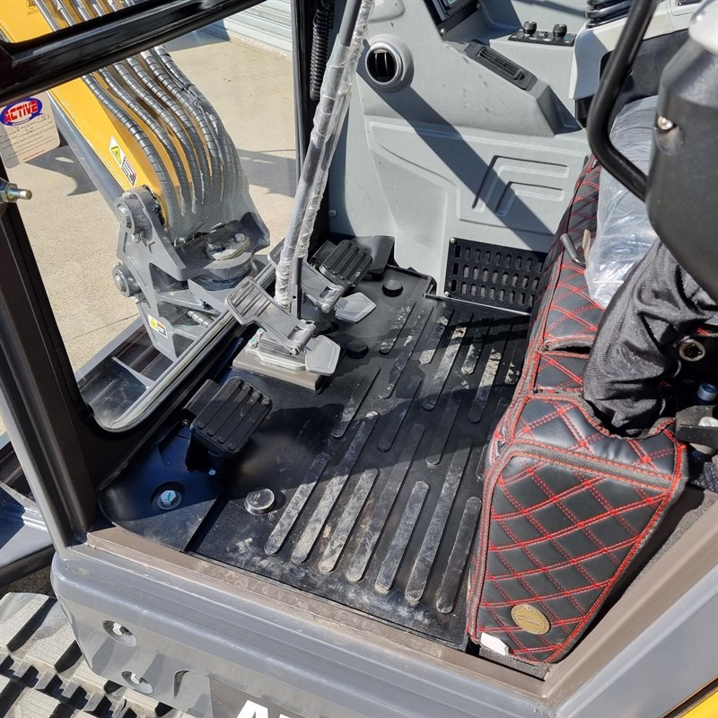 AE40UE-IIS 3.95 Tonne Excavators image 34