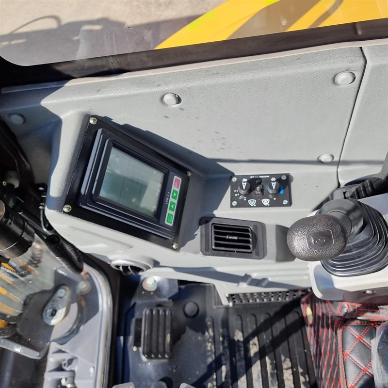 AE40UE-IIS 3.95 Tonne Excavators image 36