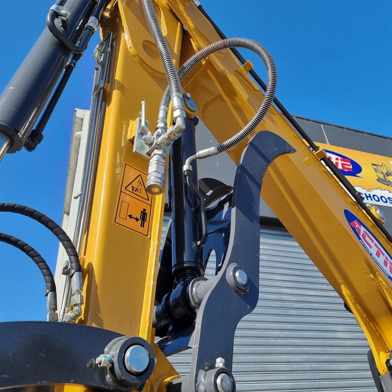 AE40UE-IIA 4 Tonne Excavators image 7