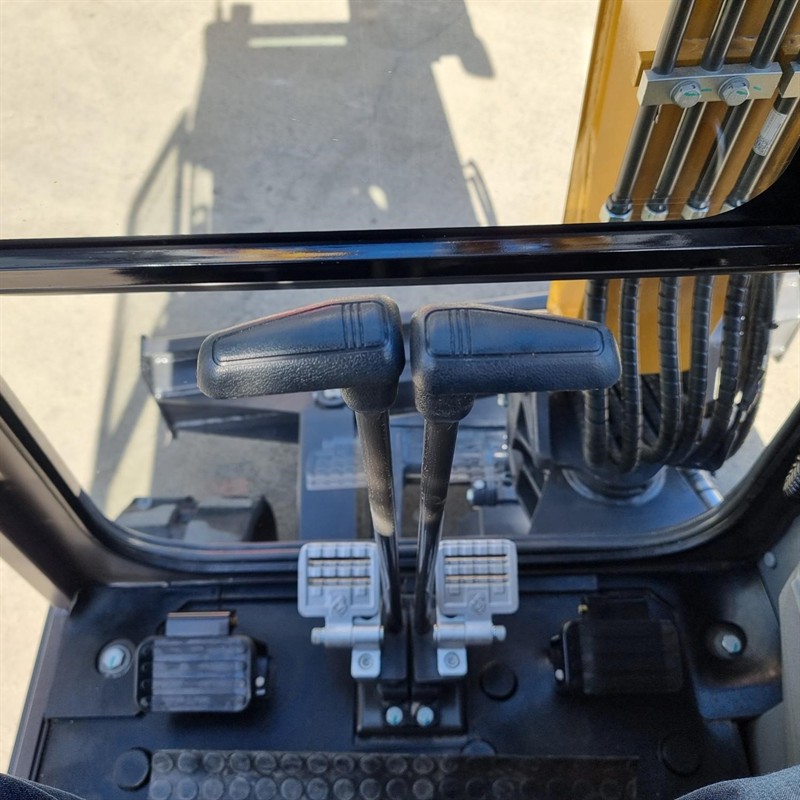 AE40UE-IIA 4 Tonne Excavators image 11