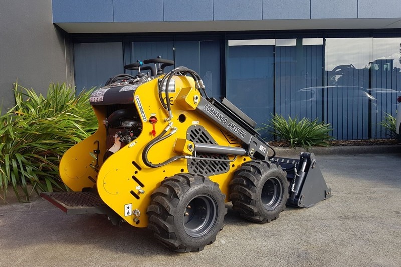 AM230PW Commando Mini Skidsteers image 3