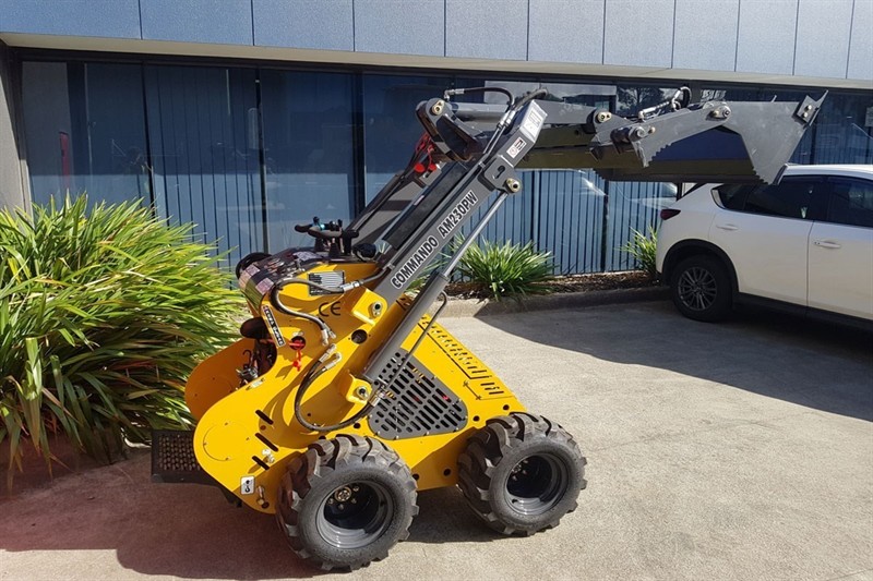 AM230PW Commando Mini Skidsteers image 8