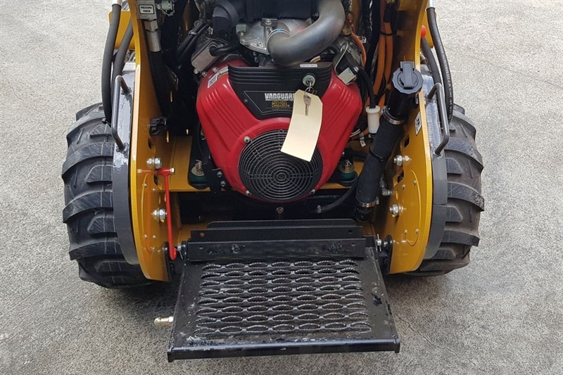 AM232PW Commando Mini Skidsteers image 7