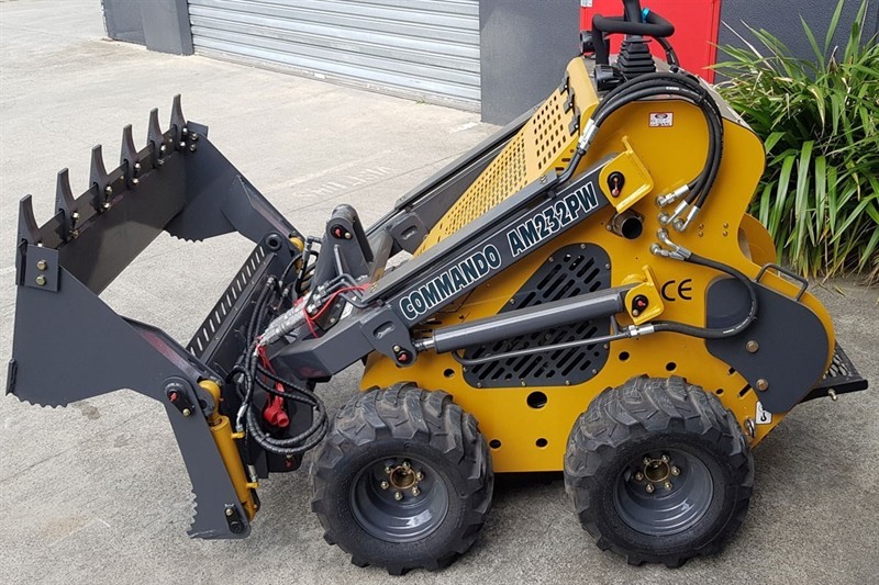 AM232PW Commando Mini Skidsteers image 2