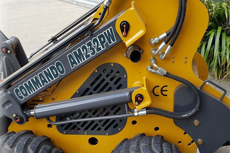 AM232PW Commando Mini Skidsteers image 5