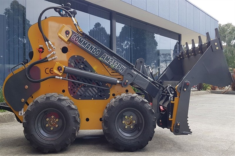 AM232PW Commando Mini Skidsteers image 9