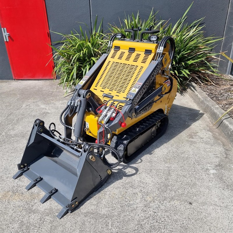 AM230PT Commando Mini Skidsteers image 8
