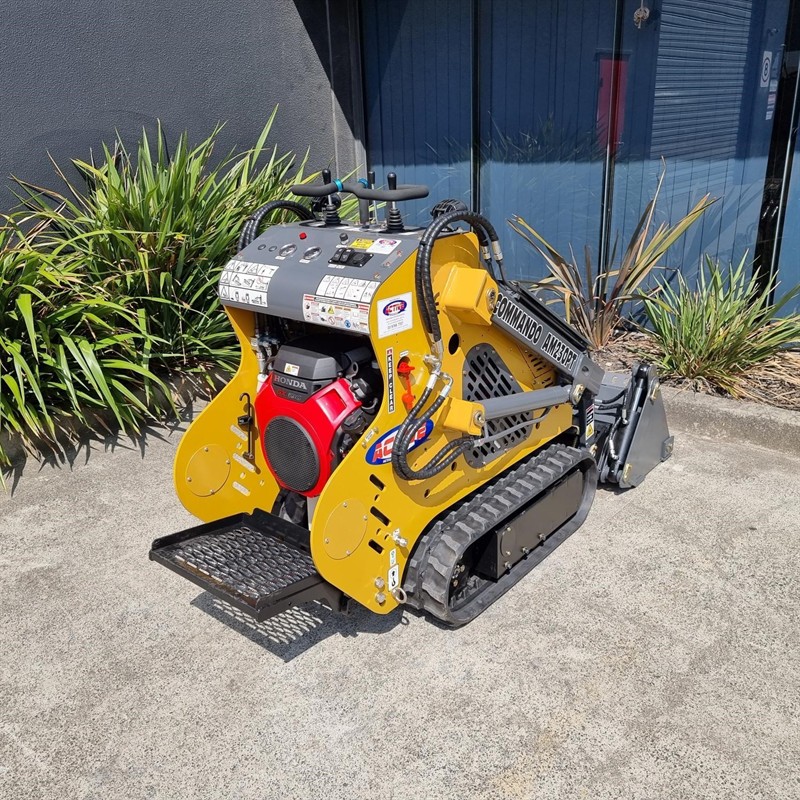 AM230PT Commando Mini Skidsteers image 13