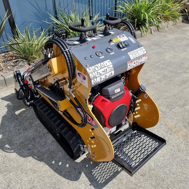 AM230PT Commando Mini Skidsteers image 15