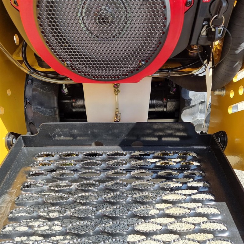 AM230PT Commando Mini Skidsteers image 16