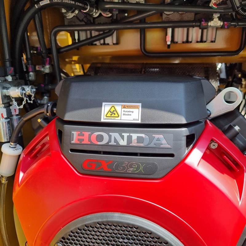 AM230PT Commando Mini Skidsteers image 19