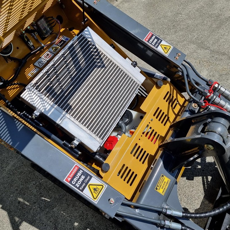 AM230PT Commando Mini Skidsteers image 26