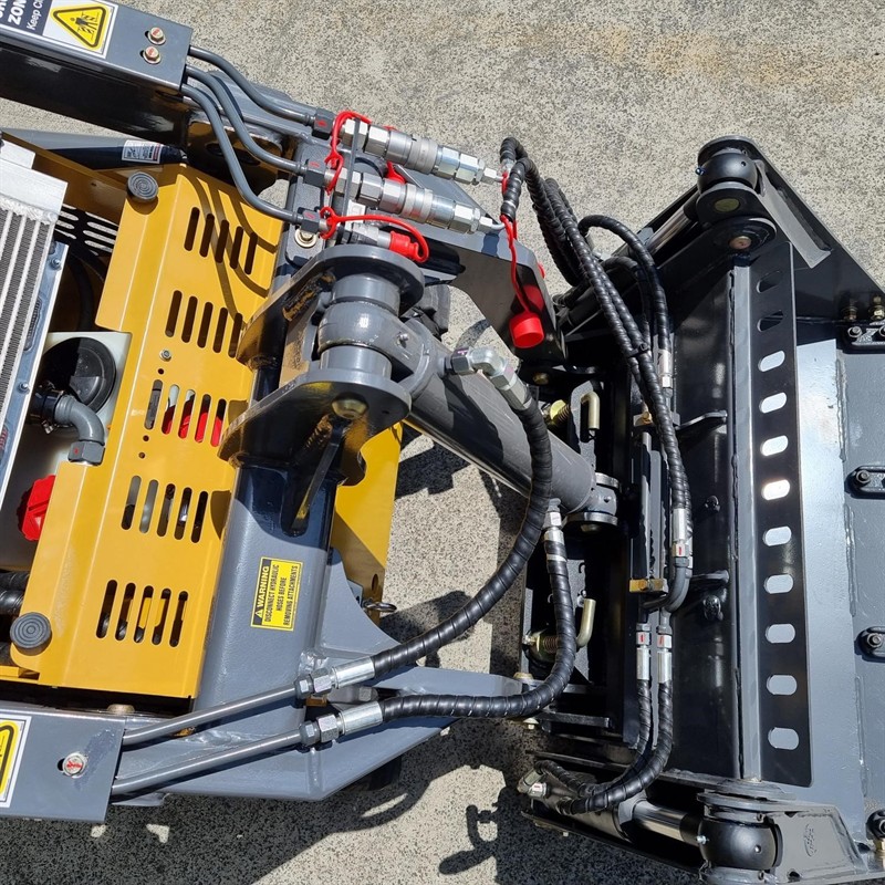 AM230PT Commando Mini Skidsteers image 27