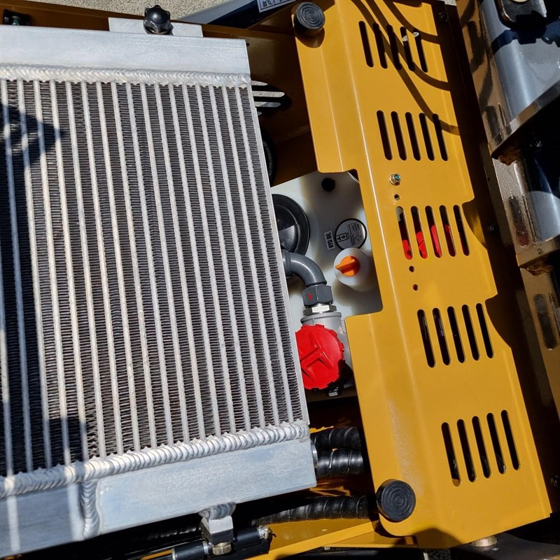 AM230PT Commando Mini Skidsteers image 28