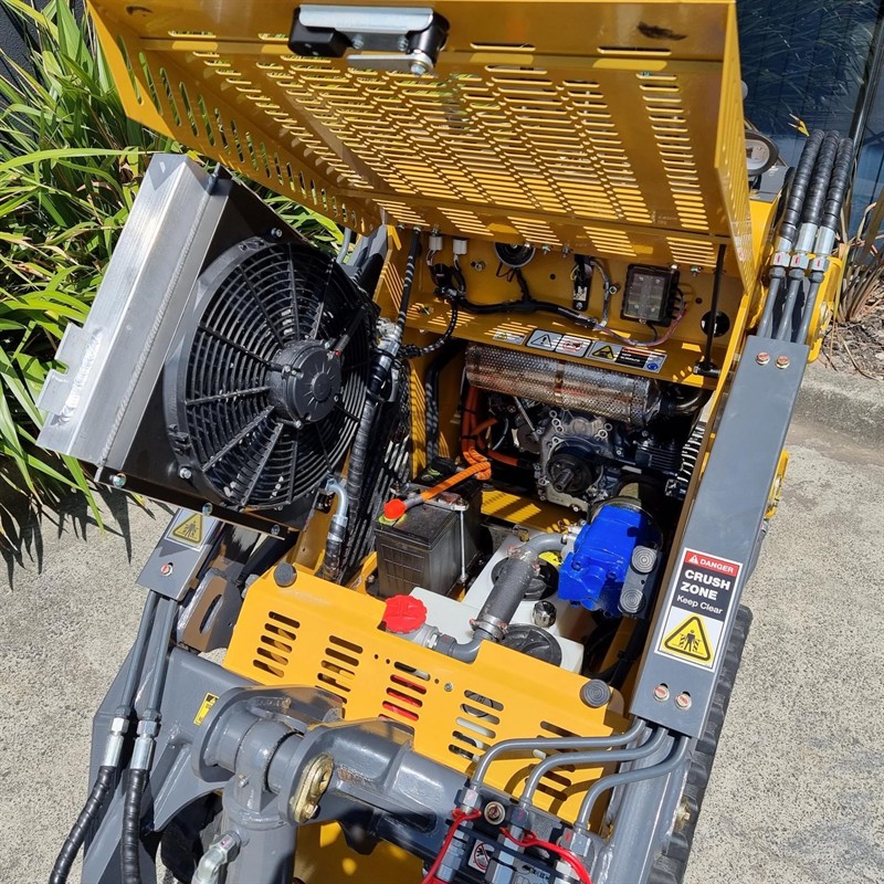 AM230PT Commando Mini Skidsteers image 29